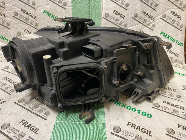 bontott AUDI A4 B8 Bal Xenon Fényszóró