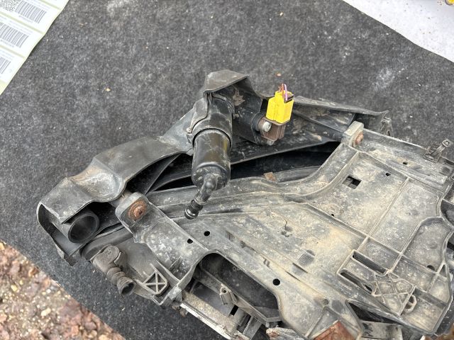 bontott AUDI A4 B8 Bal Xenon Fényszóró