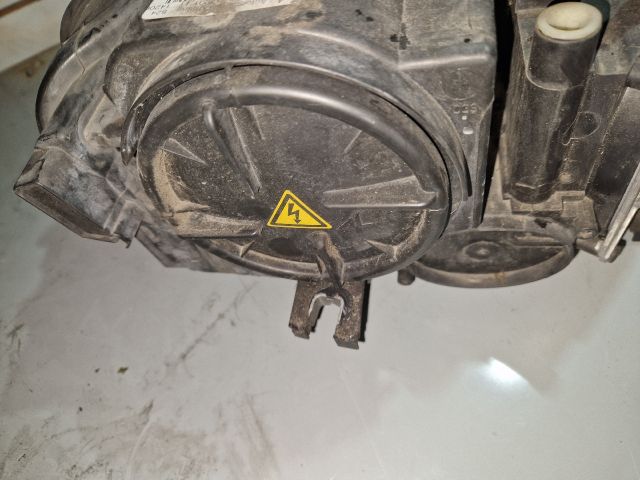 bontott AUDI A4 B8 Bal Xenon Fényszóró