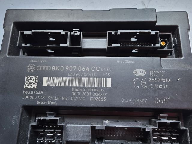 bontott AUDI A4 B8 Biztosítéktábla Fedél