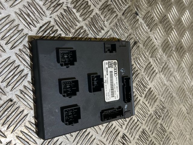 bontott AUDI A4 B8 Biztosítéktábla Utastér