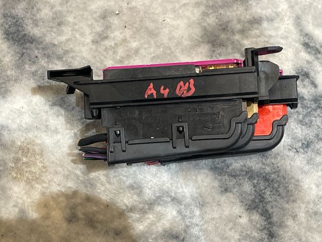bontott AUDI A4 B8 Biztosítéktábla Utastér