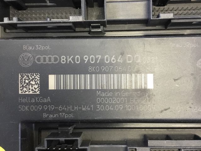 bontott AUDI A4 B8 Biztosítéktábla Utastér