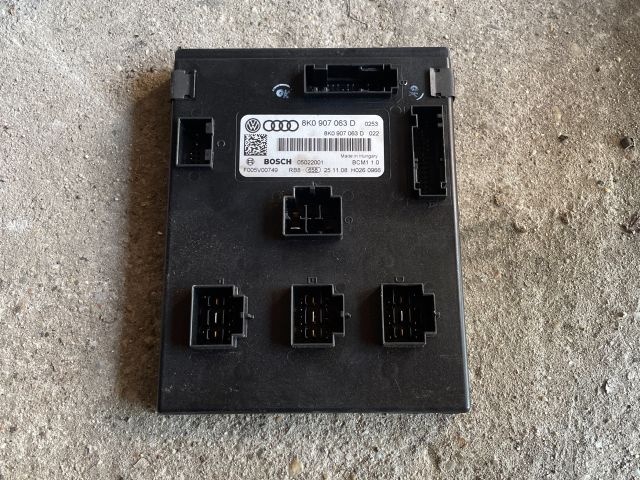 bontott AUDI A4 B8 Biztosítéktábla Utastér