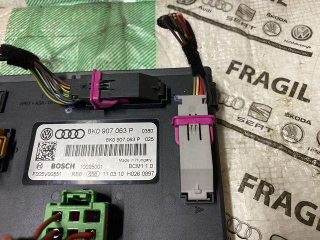 bontott AUDI A4 B8 Biztosítéktábla Utastér