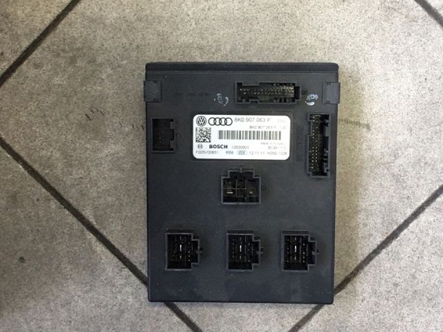 bontott AUDI A4 B8 Biztosítéktábla Utastér