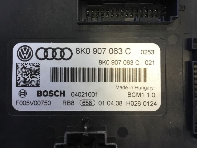 bontott AUDI A4 B8 Biztosítéktábla Utastér