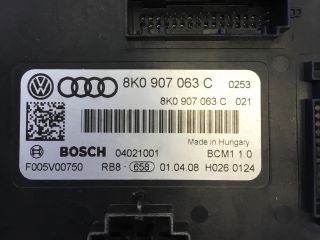 bontott AUDI A4 B8 Biztosítéktábla Utastér