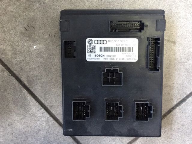 bontott AUDI A4 B8 Biztosítéktábla Utastér