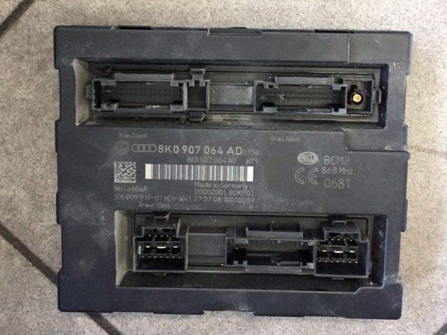 bontott AUDI A4 B8 Biztosítéktábla Utastér