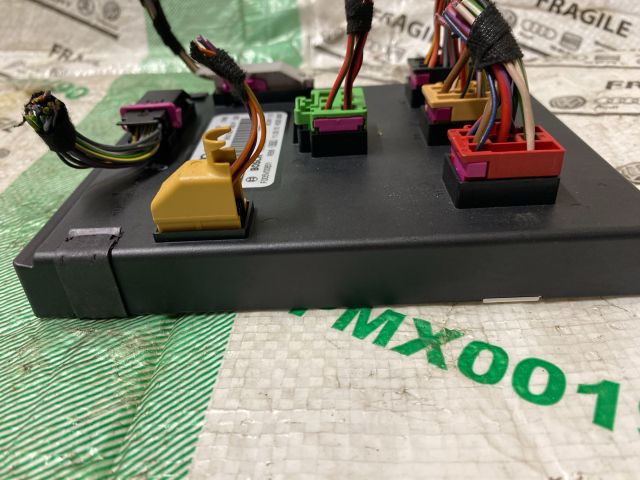 bontott AUDI A4 B8 Biztosítéktábla Utastér