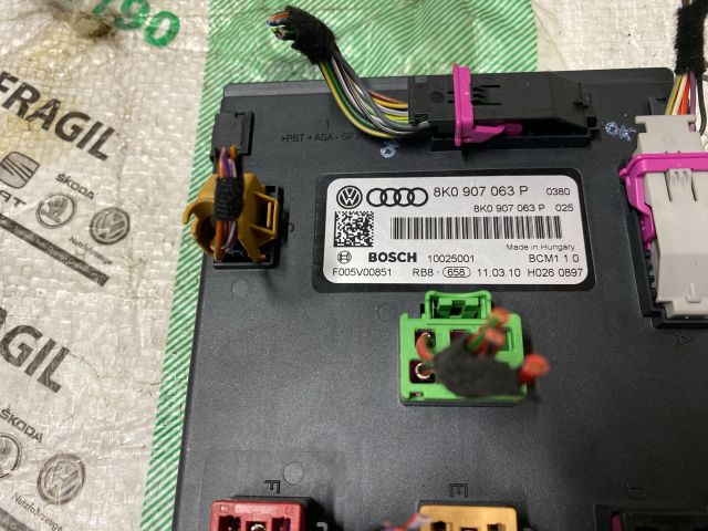 bontott AUDI A4 B8 Biztosítéktábla Utastér