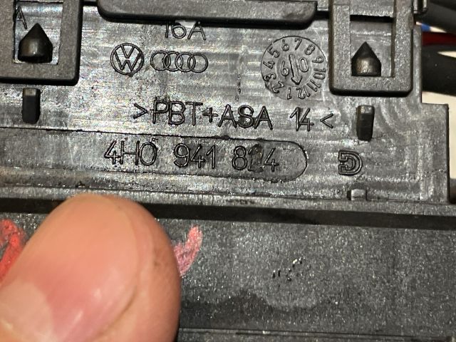 bontott AUDI A4 B8 Biztosítéktábla Utastér