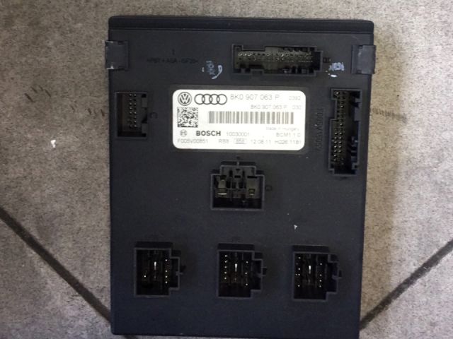 bontott AUDI A4 B8 Biztosítéktábla Utastér