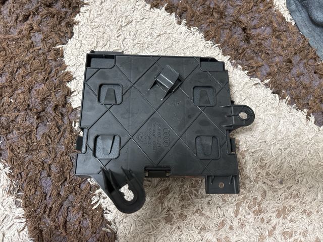 bontott AUDI A4 B8 Biztosítéktábla Utastér