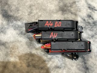 bontott AUDI A4 B8 Biztosítéktábla Utastér