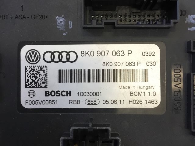 bontott AUDI A4 B8 Biztosítéktábla Utastér