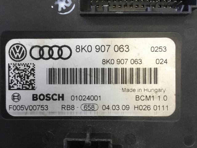 bontott AUDI A4 B8 Biztosítéktábla Utastér
