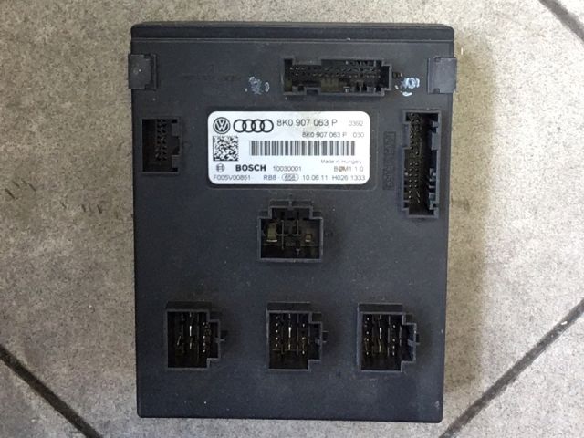 bontott AUDI A4 B8 Biztosítéktábla Utastér