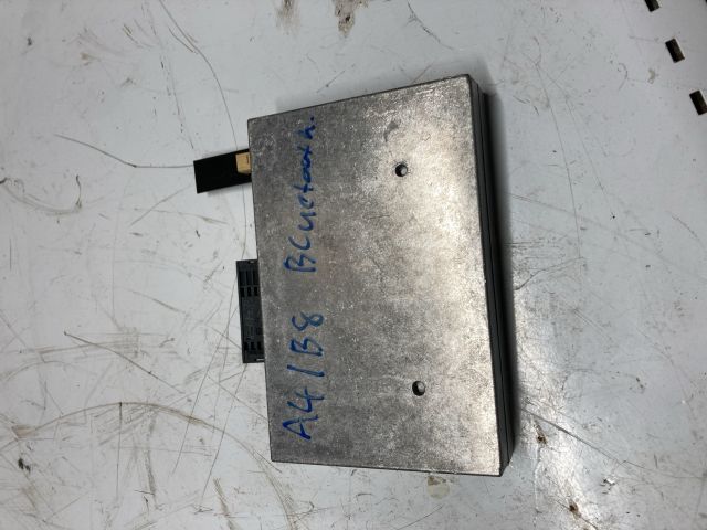bontott AUDI A4 B8 Bluetooth Elektronika