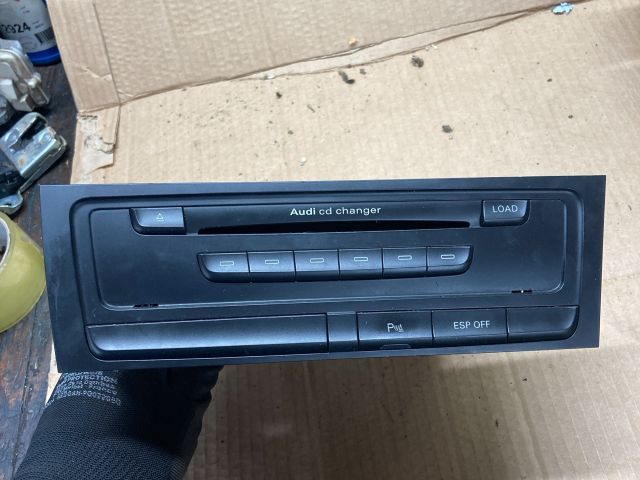 bontott AUDI A4 B8 CD / DVD Tár