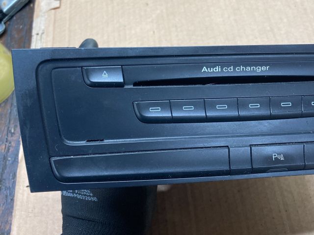 bontott AUDI A4 B8 CD / DVD Tár