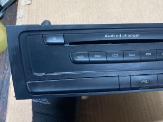 bontott AUDI A4 B8 CD / DVD Tár