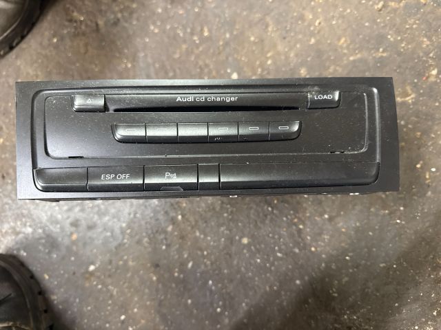 bontott AUDI A4 B8 CD / DVD Tár