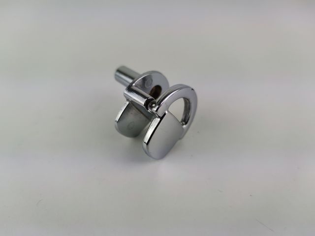 bontott AUDI A4 B8 Csomagrögzítő