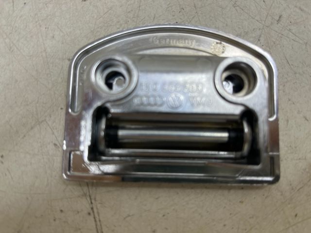 bontott AUDI A4 B8 Csomagrögzítő