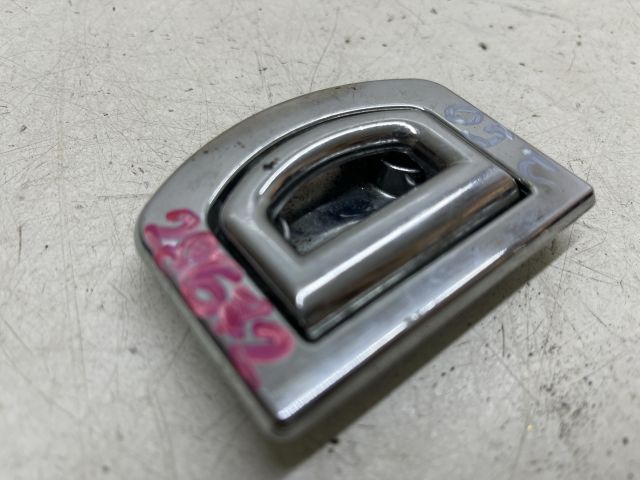 bontott AUDI A4 B8 Csomagrögzítő