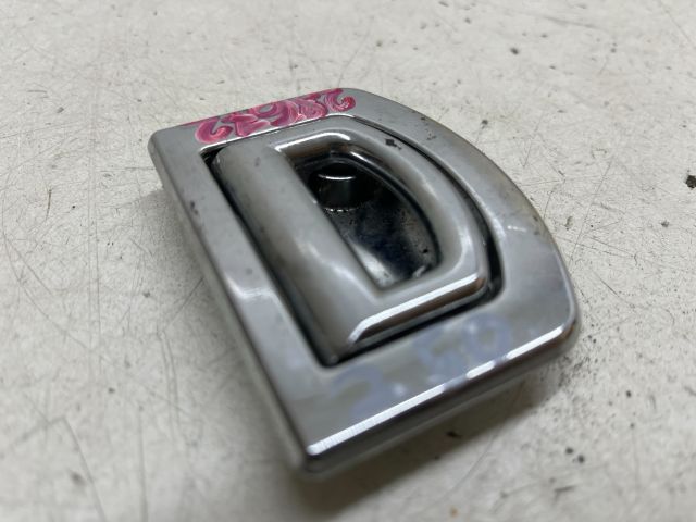 bontott AUDI A4 B8 Csomagrögzítő