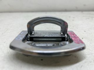 bontott AUDI A4 B8 Csomagrögzítő