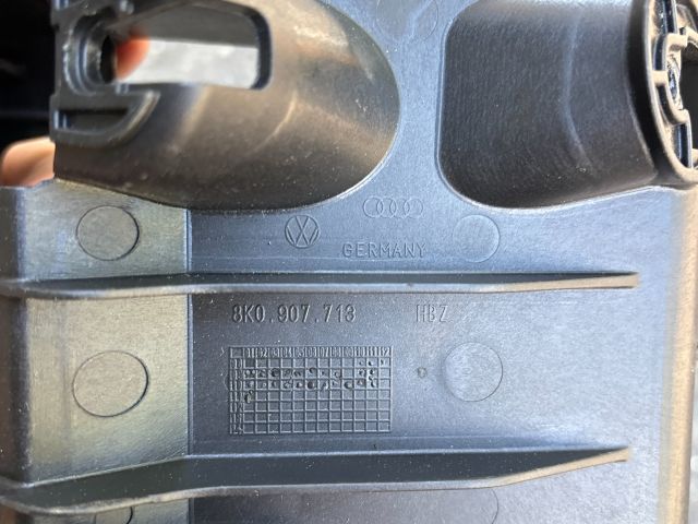 bontott AUDI A4 B8 Csomagtér Kárpit Tartó (Pozíciófüggetlen)