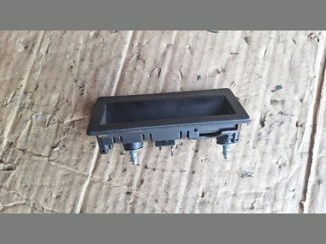 bontott AUDI A4 B8 Csomagtér Nyitó Kar / Gomb