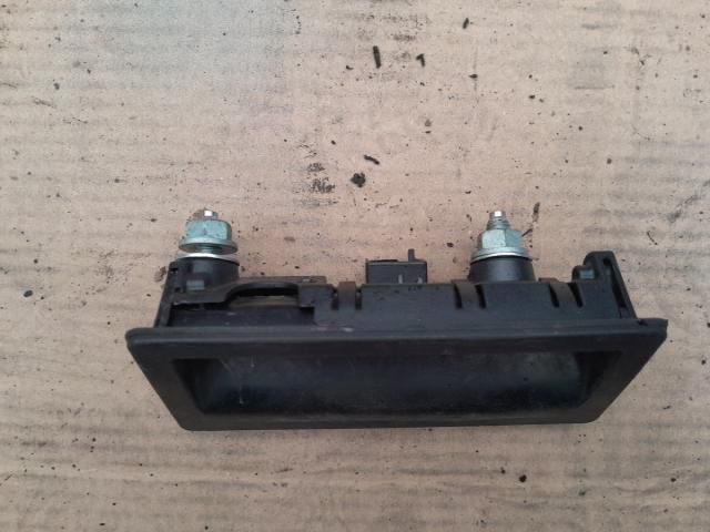 bontott AUDI A4 B8 Csomagtér Nyitó Kar / Gomb