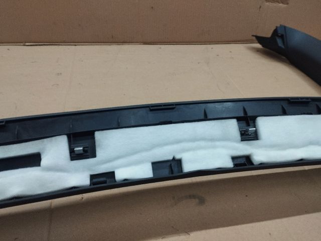 bontott AUDI A4 B8 Csomagtérajtó Burkolat Felső