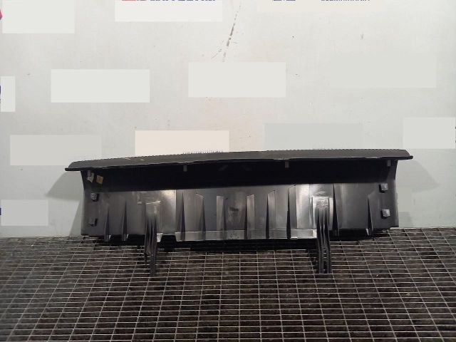 bontott AUDI A4 B8 Csomagtérajtó Díszléc