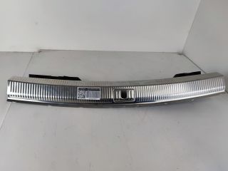 bontott AUDI A4 B8 Csomagtérajtó Díszléc