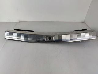 bontott AUDI A4 B8 Csomagtérajtó Díszléc