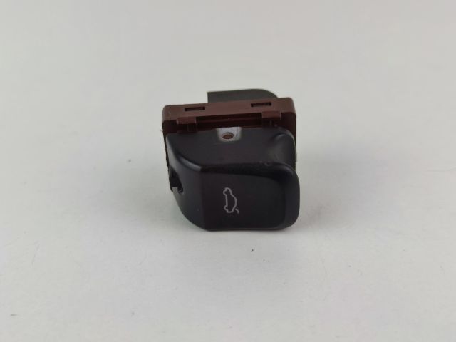 bontott AUDI A4 B8 Csomagtérajtó Kapcsoló