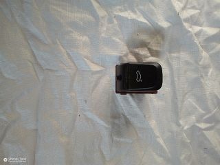 bontott AUDI A4 B8 Csomagtérajtó Kapcsoló