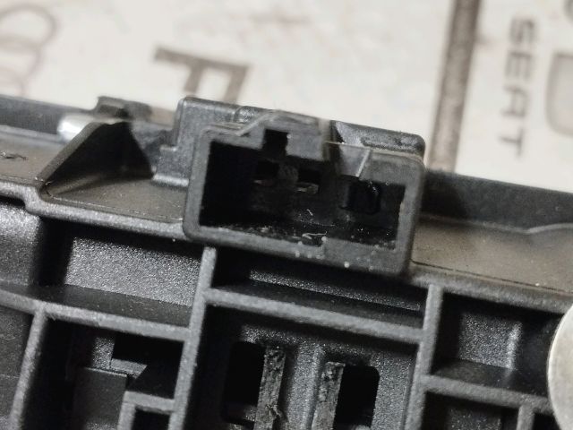 bontott AUDI A4 B8 Csomagtérajtó Kilincs