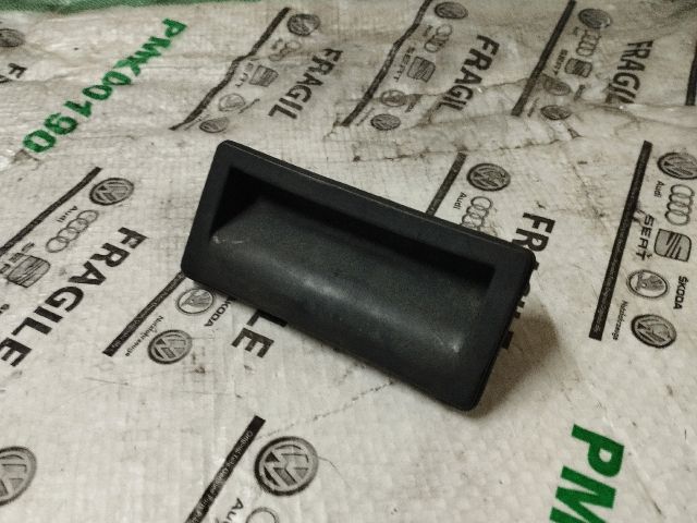 bontott AUDI A4 B8 Csomagtérajtó Kilincs