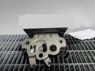 bontott AUDI A4 B8 Csomagtérajtó Ütköző