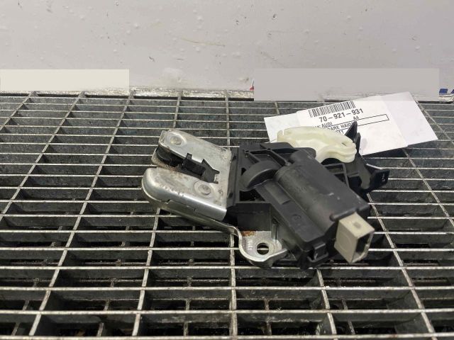 bontott AUDI A4 B8 Csomagtérajtó Ütköző