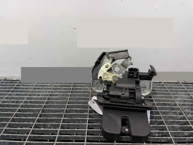 bontott AUDI A4 B8 Csomagtérajtó Ütköző