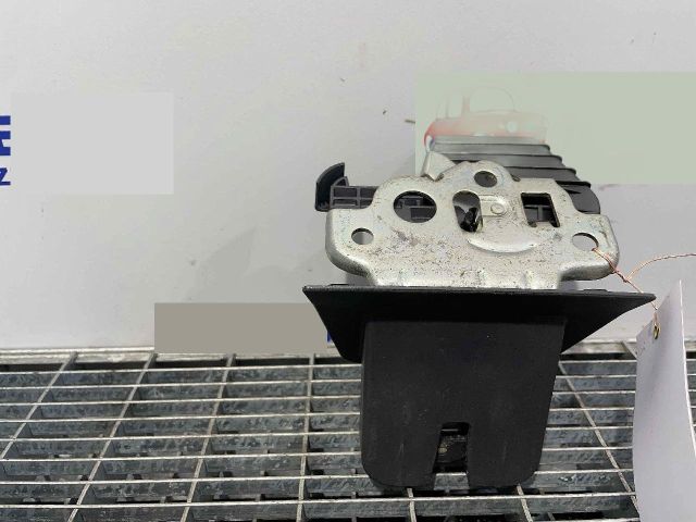 bontott AUDI A4 B8 Csomagtérajtó Ütköző