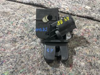 bontott AUDI A4 B8 Csomagtérajtó Zárbetét