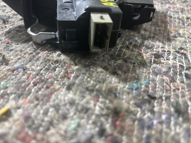 bontott AUDI A4 B8 Csomagtérajtó Zárbetét